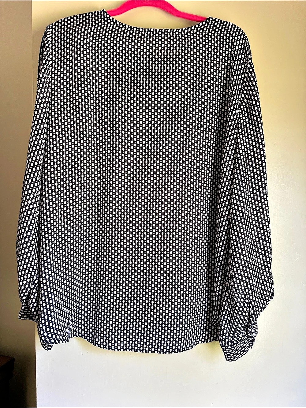 Ann Taylor Factory Abstract Print Blouse in Black & Pink Size Large Like New